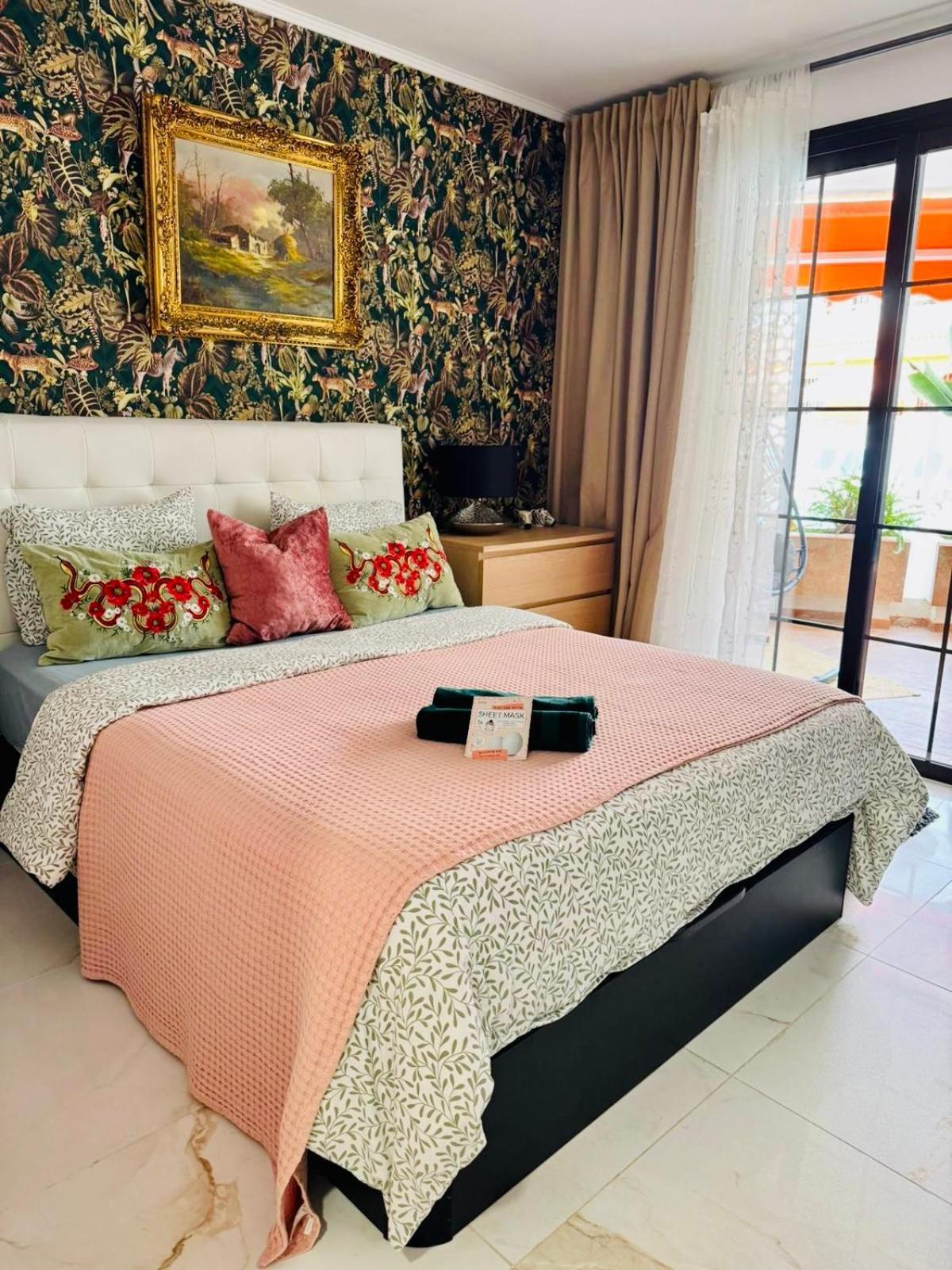 Apartment With Terrace And Pool, Los Cristianos ロスクリスティアーノス エクステリア 写真