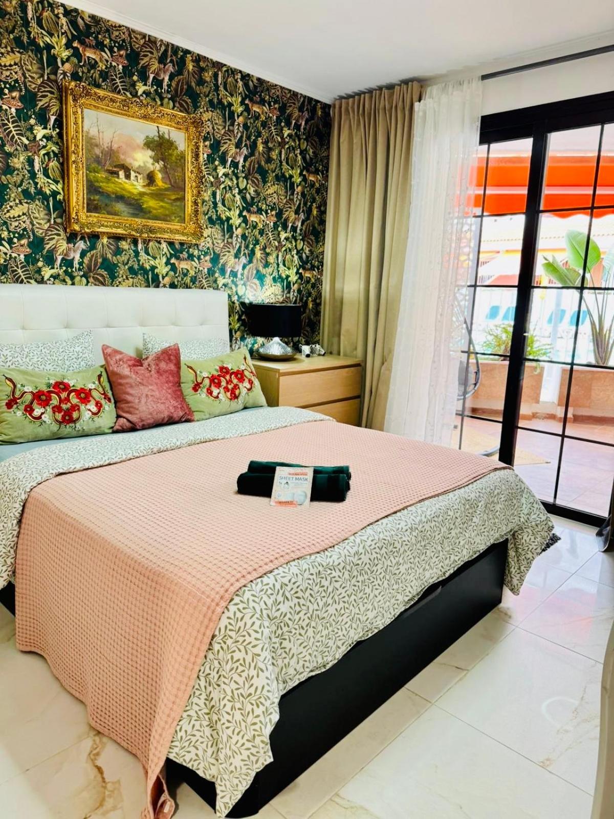 Apartment With Terrace And Pool, Los Cristianos ロスクリスティアーノス エクステリア 写真
